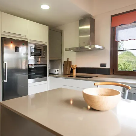 Senda – Jardín Con Vistas Cerca De Villa Llanes