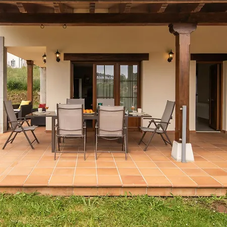 Senda – Jardín Con Vistas Cerca De Villa *