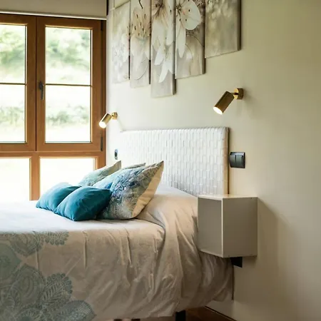 Senda – Jardín Con Vistas Cerca De Villa