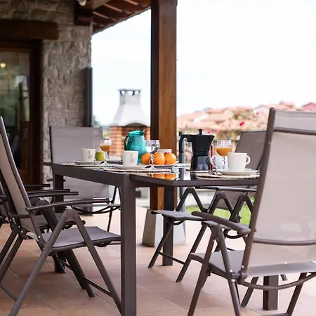 Senda – Jardín Con Vistas Cerca De Villa *