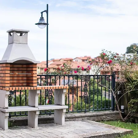 Senda – Jardín Con Vistas Cerca De Villa
